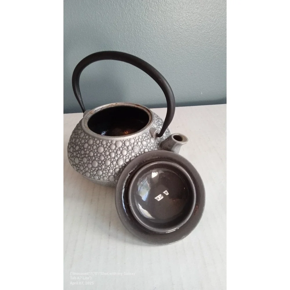 Silver Teapot with Black Handle Textured Bubble Design‎ Tea Pot Kettle